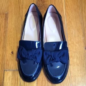 Bandolino Glossy Navy Loafers with Bow
